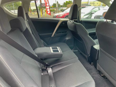 Used 2013 Toyota RAV4 XLE AWD/4WD image 37