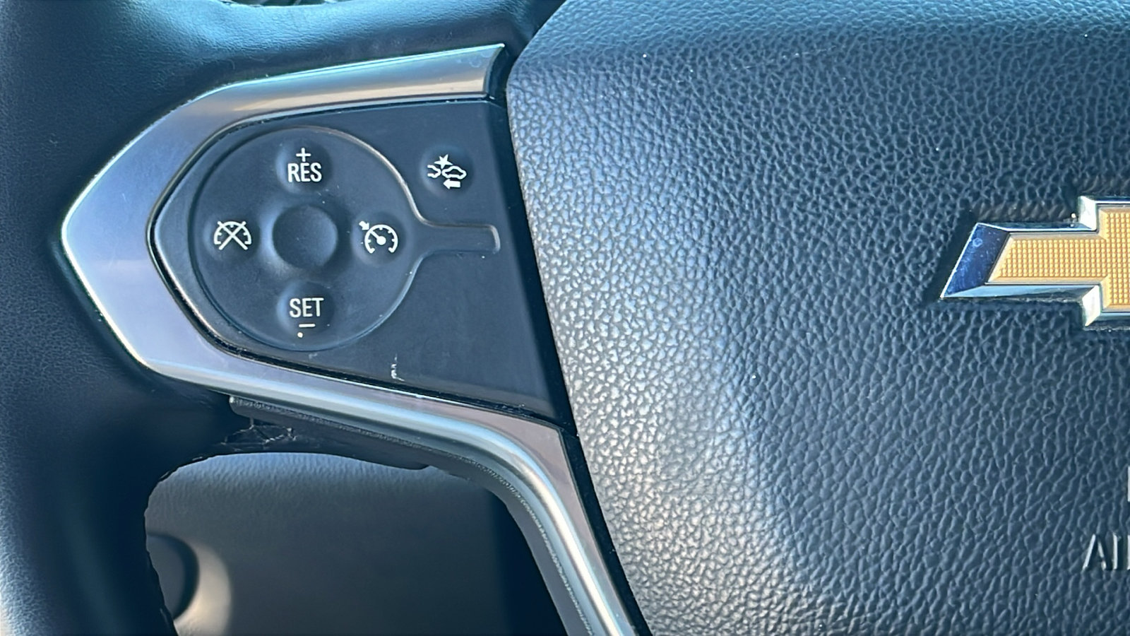 Used 2023 Chevrolet Traverse LT FWD image 16