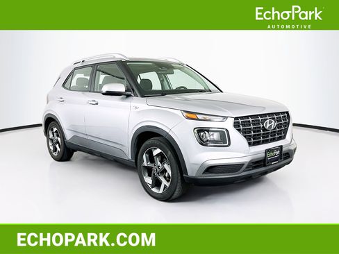 Used 2025 Hyundai Venue SEL FWD image 1