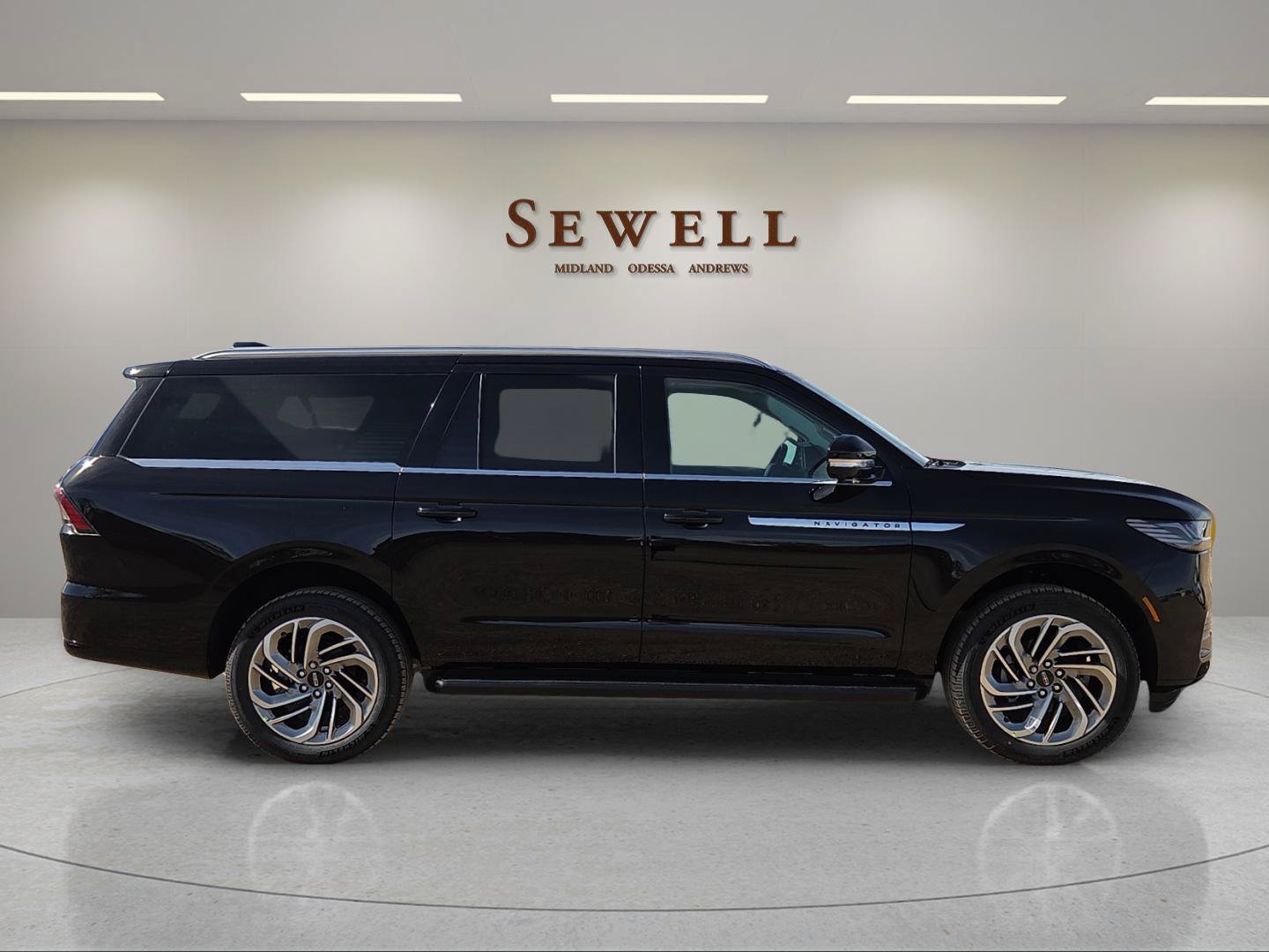New 2026 Lincoln Navigator L Premier AWD/4WD image 5