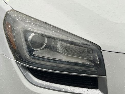 Used 2016 GMC Acadia SLE image 8