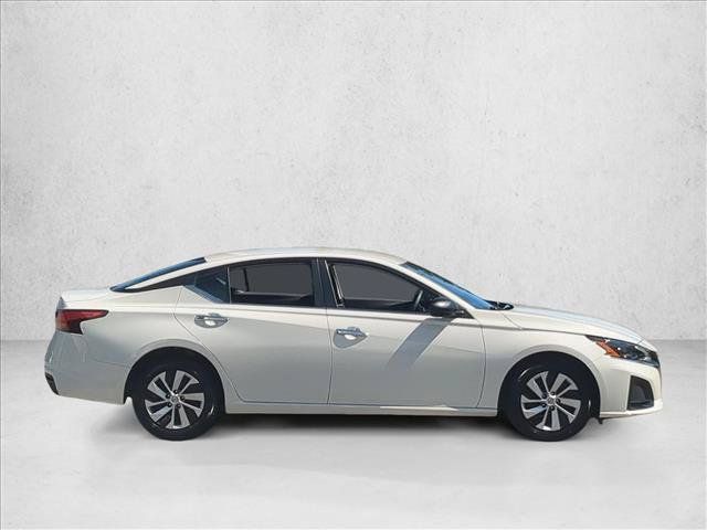Used 2024 Nissan Altima 2.5 S FWD image 4