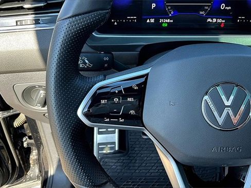 Used 2023 Volkswagen Tiguan SE R-Line image 19