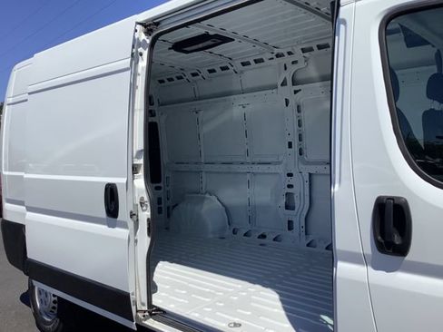 Used 2025 RAM ProMaster 2500 w/ Convenience Group FWD image 25