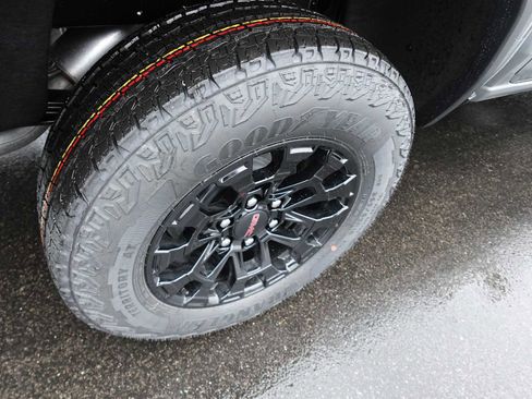 New 2026 GMC Canyon Elevation w/ Convenience Package image 32