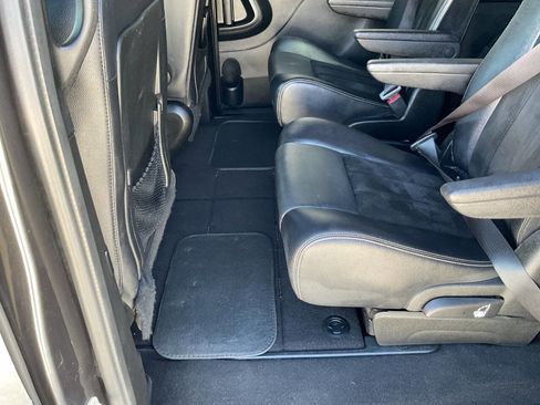 Used 2016 Dodge Grand Caravan SXT image 33