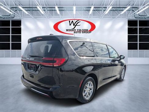 New 2026 Chrysler Pacifica Select image 3