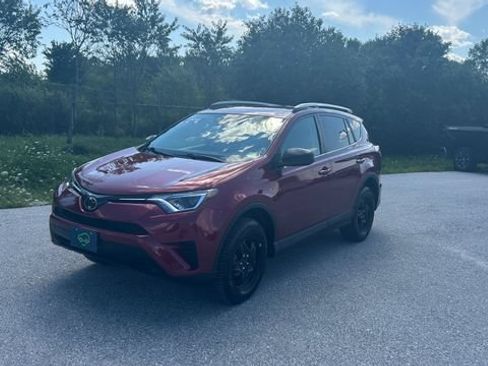 Used 2018 Toyota RAV4 LE AWD/4WD image 7