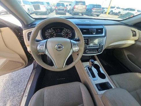 Used 2016 Nissan Altima 2.5 SL w/ Moonroof Package FWD image 10