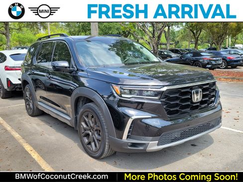 Used 2023 Honda Pilot Touring image 1