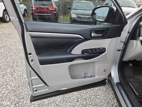 Used 2019 Toyota Highlander Limited image 16