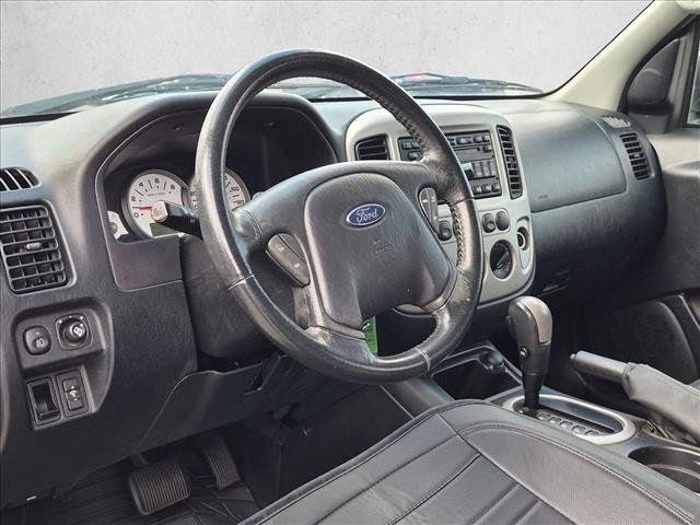 Used 2005 Ford Escape Limited FWD image 10