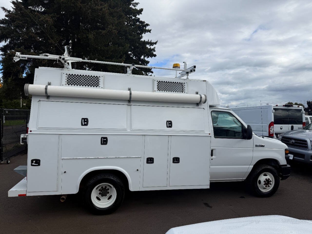 Used 2017 Ford E-350 and Econoline 350 Super Duty RWD image 6