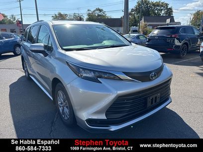 New 2025 Toyota Sienna LE