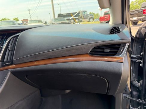 Used 2016 Cadillac Escalade 2WD image 33