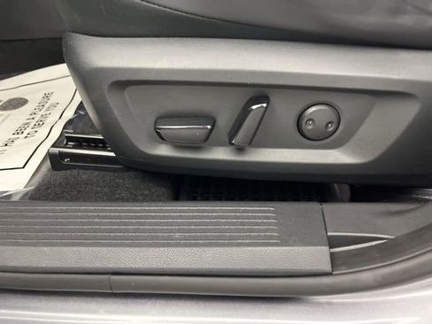 Used 2023 Nissan Rogue SV w/ SV Premium B Package image 32