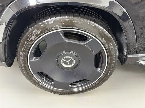 Used 2025 Mercedes-Benz GLS 63 AMG 4MATIC image 38
