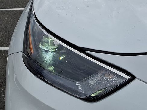 Used 2022 Toyota Highlander XLE AWD/4WD image 9