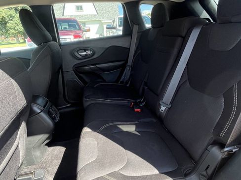 Used 2015 Jeep Cherokee Latitude w/ Cold Weather Group image 17