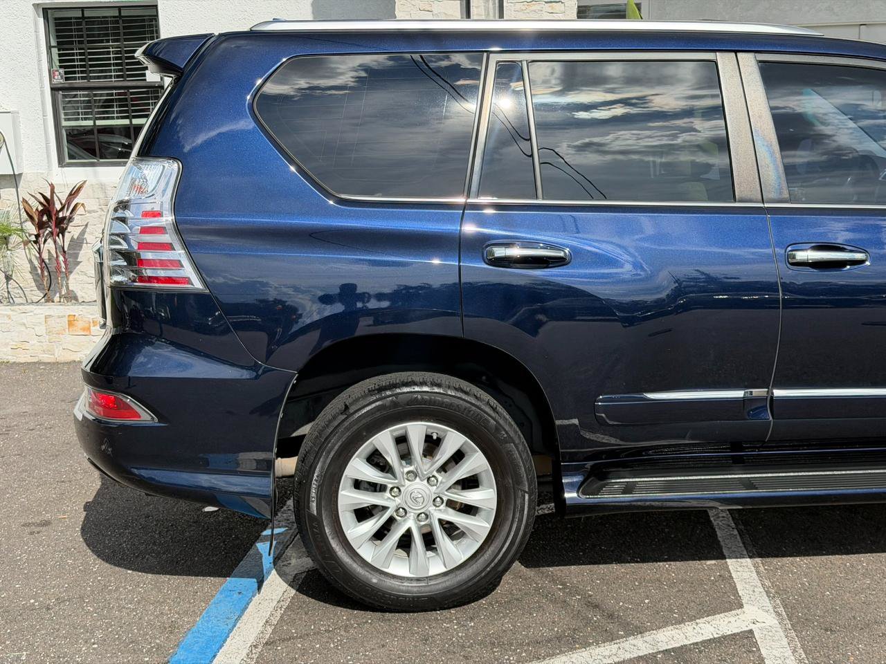 Used 2018 Lexus GX 460 Premium w/ Premium Package AWD/4WD image 19