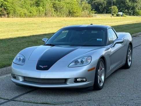 Used 2005 Chevrolet Corvette Coupe w/ Preferred Equipment Group RWD image 8