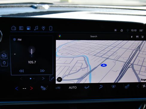 Used 2025 Chevrolet Equinox EV LT w/ Convenience Package image 28