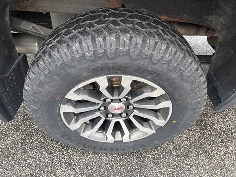 Used 2019 GMC Sierra 1500 AT4 w/ AT4 Premium Package image 9