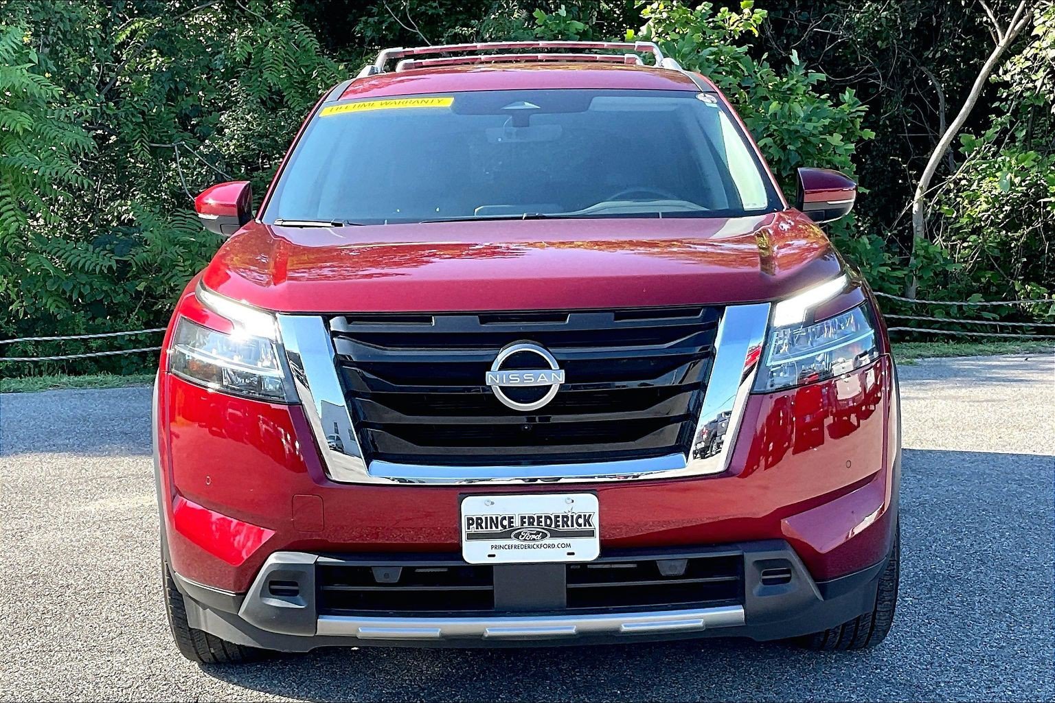 Used 2024 Nissan Pathfinder SL AWD/4WD image 2