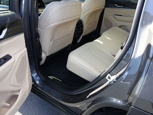 New 2025 Jeep Grand Cherokee Limited image 26