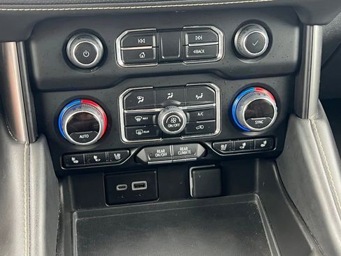 Certified 2023 Chevrolet Suburban Premier image 34