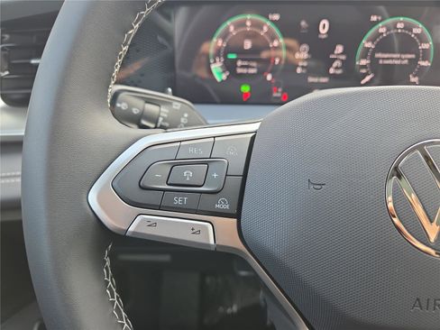 New 2026 Volkswagen Tiguan SE image 15