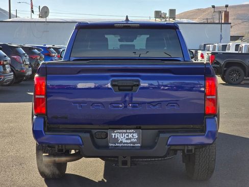 Used 2025 Toyota Tacoma TRD Off-Road image 4