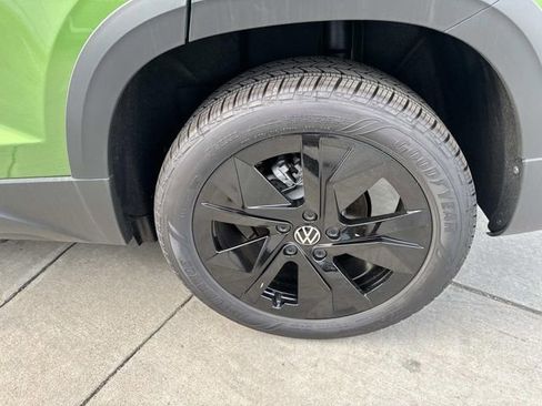 New 2025 Volkswagen Taos SE image 6