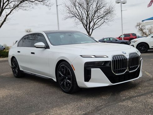 Used 2025 BMW 740i xDrive image 7