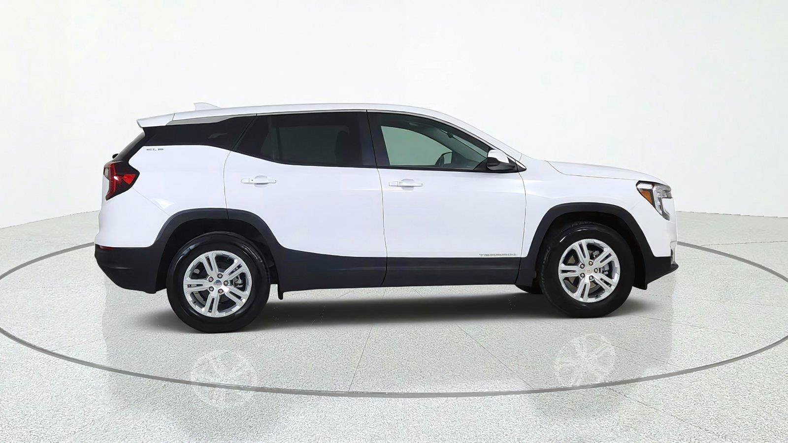 Used 2024 GMC Terrain SLE w/ LPO, Floor Liner Package AWD/4WD image 7