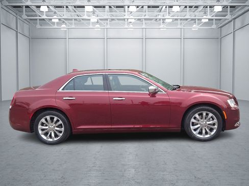 Used 2020 Chrysler 300 Limited AWD/4WD image 6
