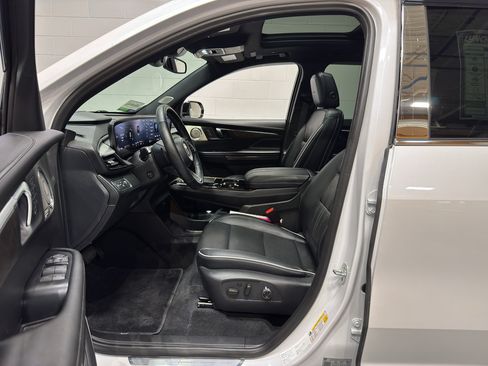 Used 2025 Buick Enclave Avenir w/ Trailering Package, 5000 lbs. AWD/4WD image 18