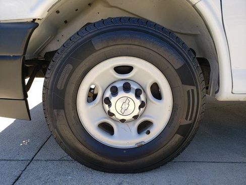 Used 2017 Chevrolet Express 2500 RWD image 27