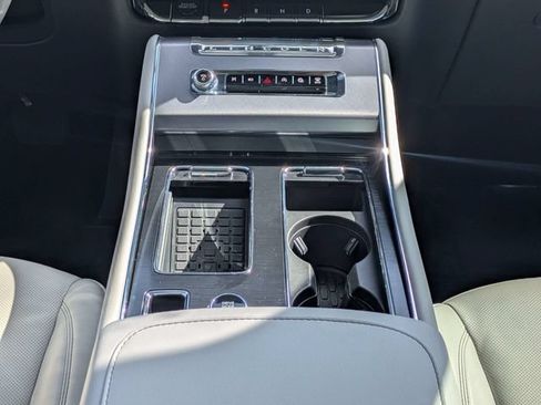 Used 2025 Lincoln Aviator 2WD image 20