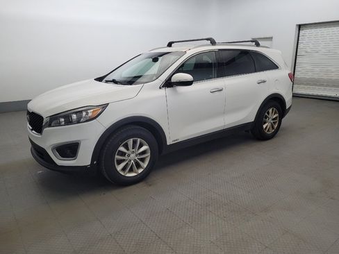 Used 2018 Kia Sorento LX image 2