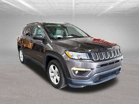 Used 2019 Jeep Compass Latitude w/ Popular Equipment Group FWD image 3