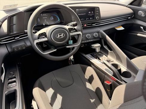 New 2026 Hyundai Elantra SE FWD image 6