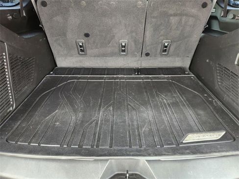 Used 2021 Chevrolet Suburban High Country image 33