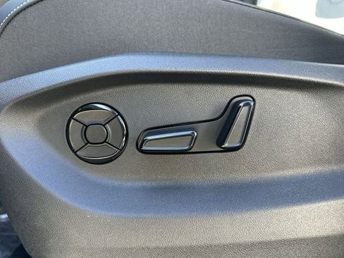 New 2026 Volkswagen Tiguan SE R-Line image 13