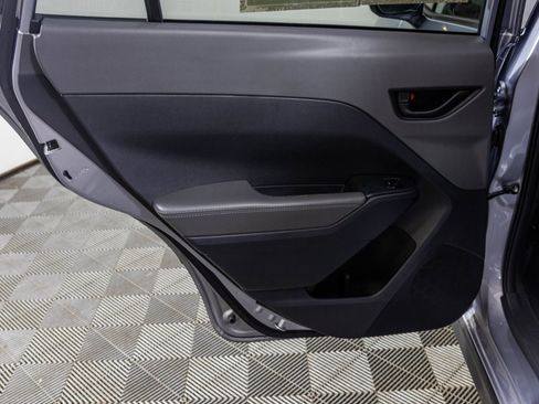 Used 2025 Subaru Crosstrek 2.0i Premium image 40