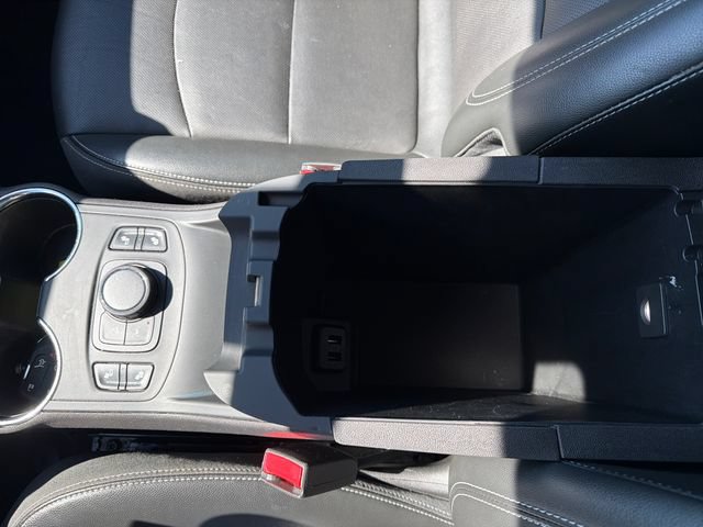 Used 2024 GMC Terrain SLT AWD/4WD image 28