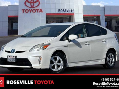 Used 2015 Toyota Prius Two image 1