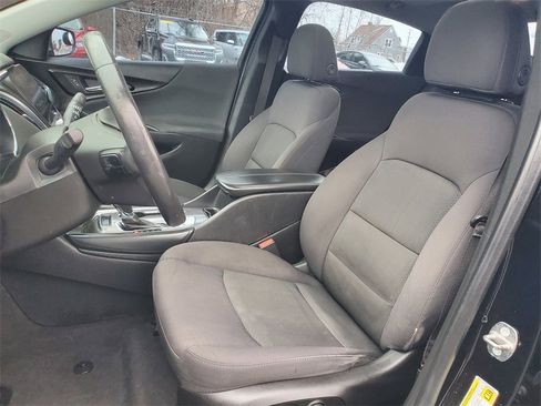 Used 2017 Chevrolet Malibu LT image 7