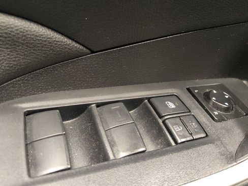 Used 2019 Toyota RAV4 LE FWD image 27