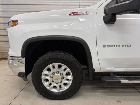 Used 2024 Chevrolet Silverado 2500 LT AWD/4WD image 4